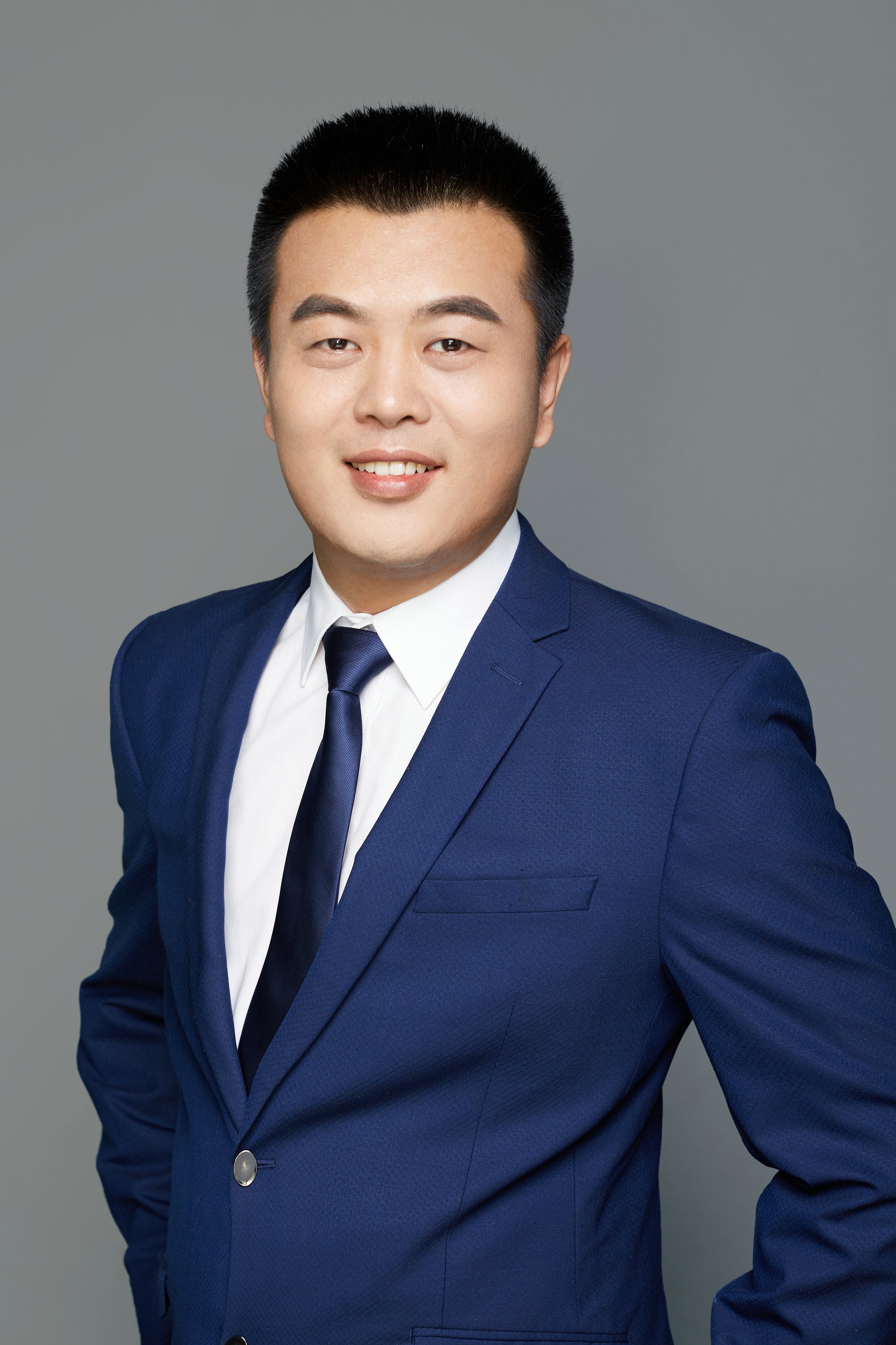 兆伸教育创始人 / 总经理 李新海形象照